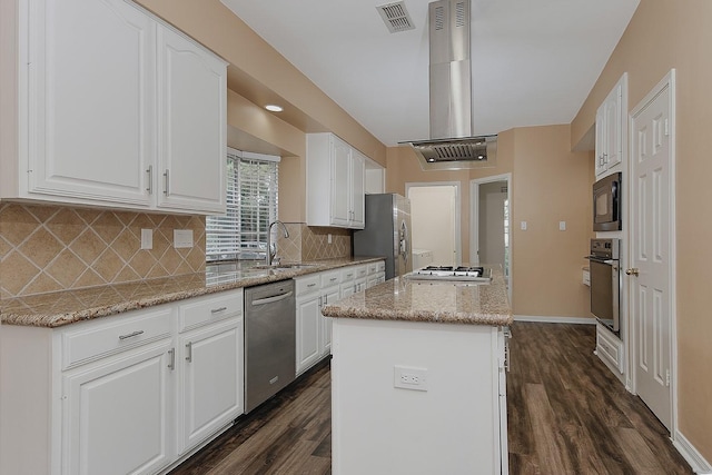 kitchen featuring appliances with stainless steel finishes, a sink, dark wood finished floors, a center island, and island range hood