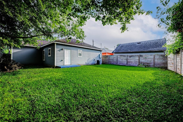 7315 Palestine St, Houston, TX 77020 - view of yard with central AC unit