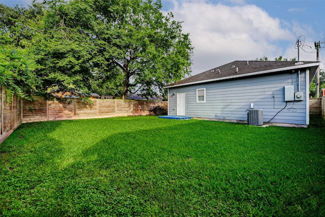 7315 Palestine St, Houston, TX 77020 - back of house featuring central AC unit