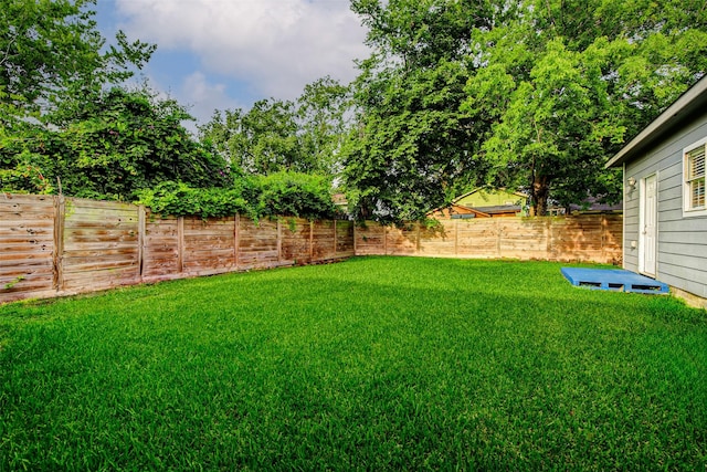 7315 Palestine St, Houston, TX 77020 - view of yard