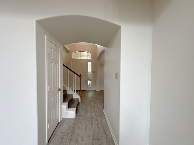5310 Flagridge Ln, Houston, TX 77066 - corridor featuring arched walkways, light wood-type flooring, baseboards, and stairway