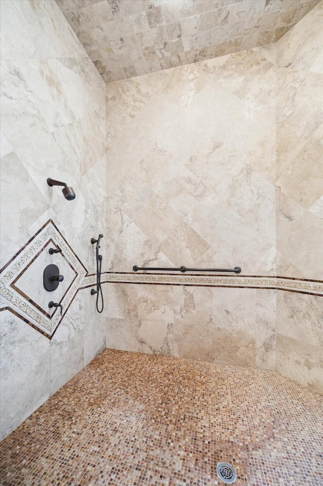 25 Kings Lake Estates Blvd, Humble, TX 77346 - full bathroom featuring a tile shower