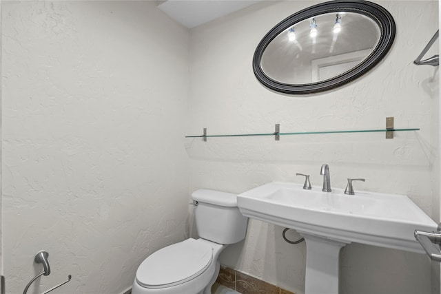 1035 Wirt Rd, Houston, TX 77055 - half bathroom with toilet and a textured wall