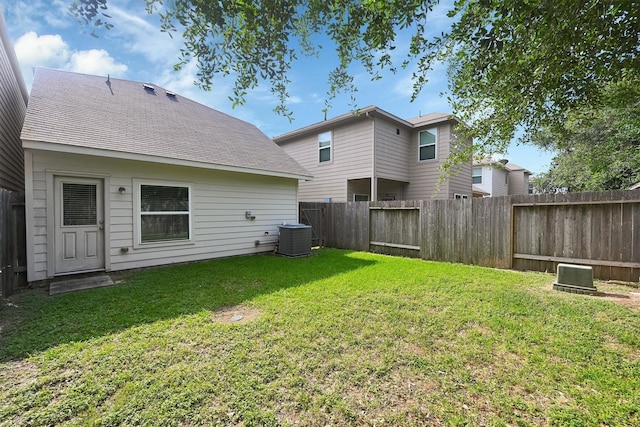 11417 Hackmatack Way, Houston, TX 77066 - view of yard featuring central AC