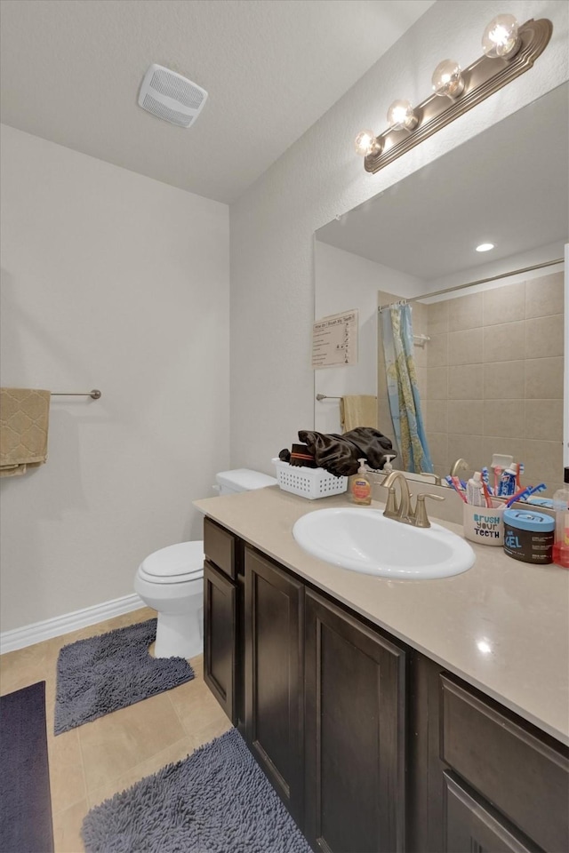 11417 Hackmatack Way, Houston, TX 77066 - full bath featuring toilet, vanity, a shower with shower curtain, and tile patterned floors