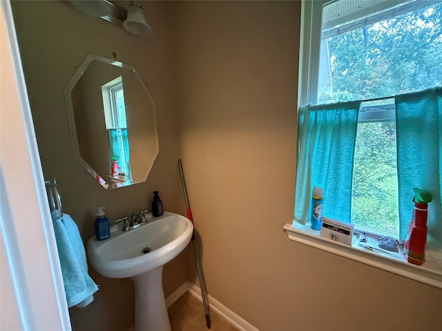 8813 Lauren Ln, Waller, TX 77484 - bathroom with baseboards