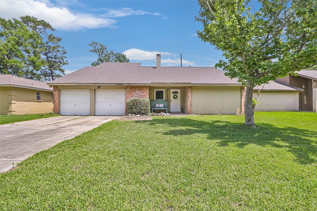 17322 Golf Club Dr, Crosby, TX 77532 - view of front of home featuring driveway, an attached garage, and a front yard