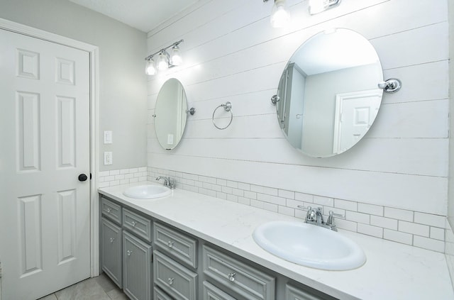 709 N Rivershire Dr, Conroe, TX 77304 - full bath featuring double vanity, a sink, and backsplash