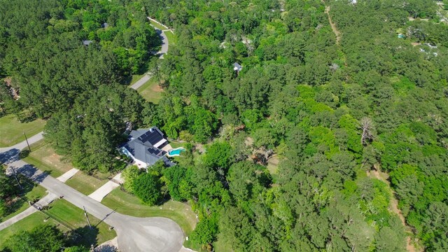 birds eye view of property featuring a wooded view