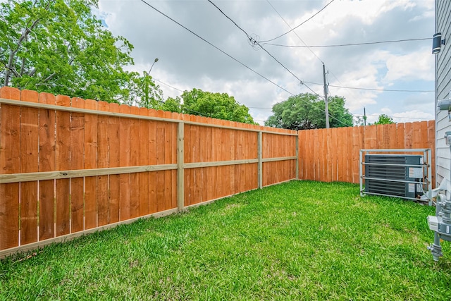 3114 Orange St, Houston, TX 77020 - view of yard with a fenced backyard and central AC