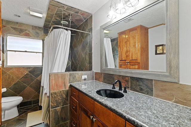 full bath with vanity, tasteful backsplash, a shower with curtain, and toilet