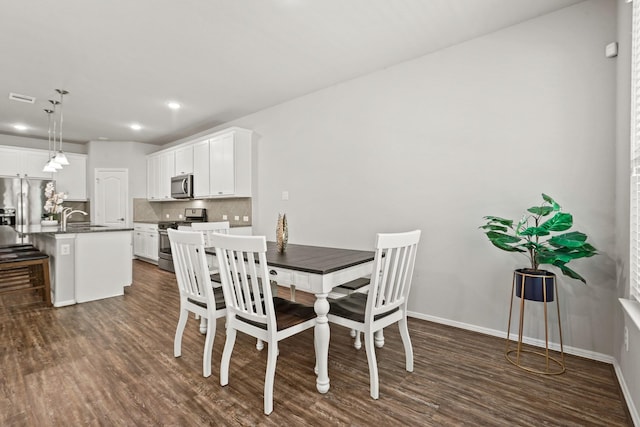 dining space with recessed lighting, baseboards, dark wood finished floors, and visible vents