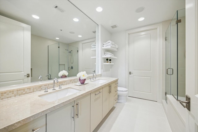 2207 Bancroft St Unit 301, Houston, TX 77027 - full bath featuring a shower stall, toilet, double vanity, recessed lighting, and backsplash
