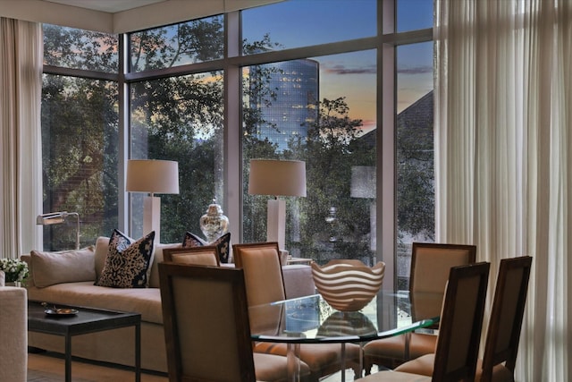 2207 Bancroft St Unit 301, Houston, TX 77027 - view of sunroom / solarium