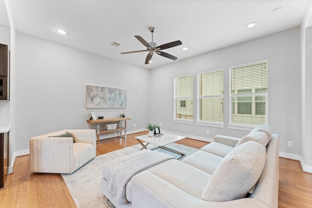 living area featuring recessed lighting, a ceiling fan, baseboards, and wood finished floors