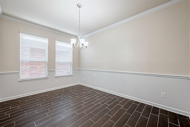 spare room with dark wood-style flooring, baseboards, a chandelier, and ornamental molding