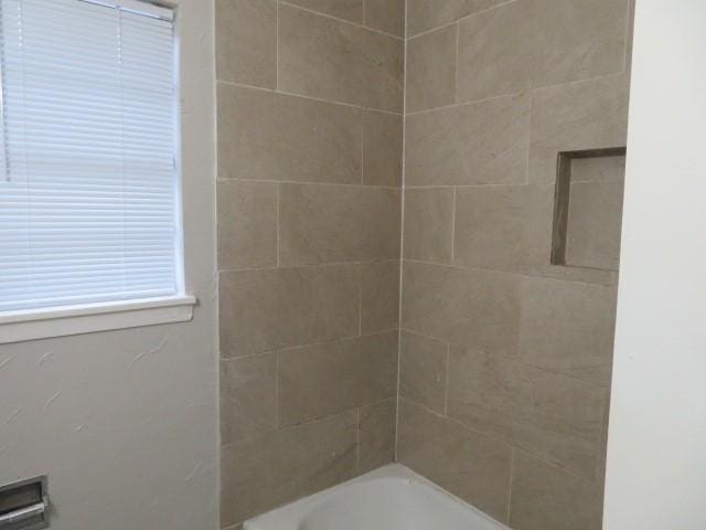 bathroom featuring shower / washtub combination