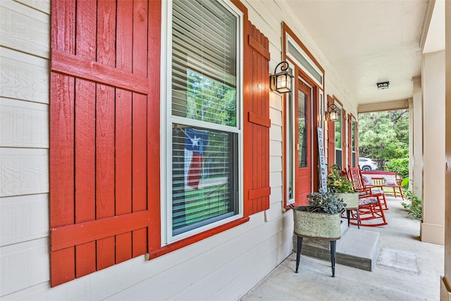 doorway to property featuring covered porch