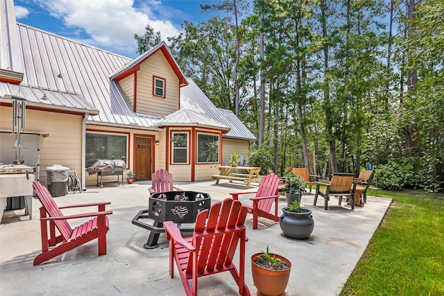 view of patio with an outdoor fire pit