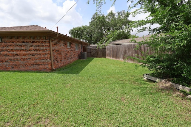 1217 E Brown Ln, Deer Park, TX 77536 - view of yard featuring central AC