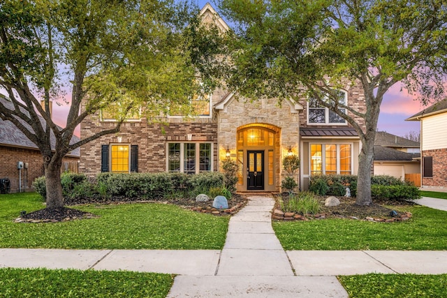 view of front of home featuring brick siding and a front yard
