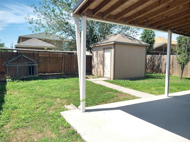 811 Sweet Flower Dr, Houston, TX 77073 - view of yard with a patio