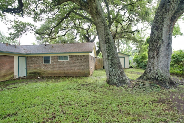 402 E Smith St, Brazoria, TX 77422 - view of yard