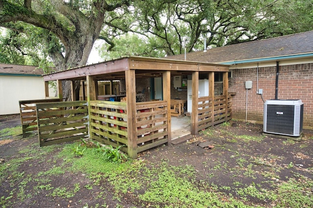 402 E Smith St, Brazoria, TX 77422 - view of outdoor structure with cooling unit, an exterior structure, and an outbuilding