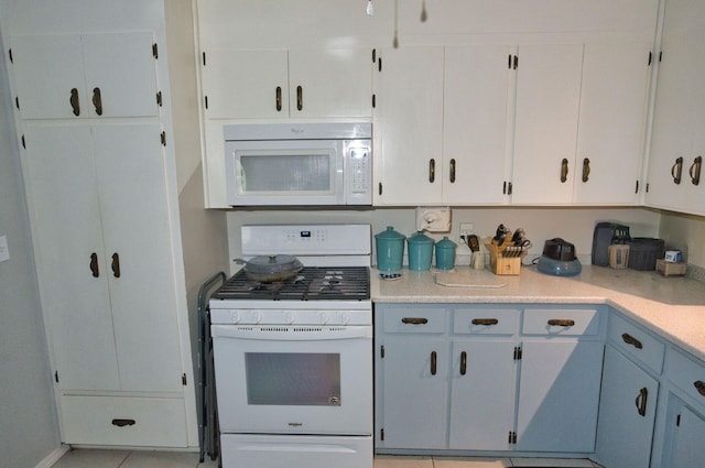 402 E Smith St, Brazoria, TX 77422 - kitchen featuring white appliances, light countertops, and white cabinetry