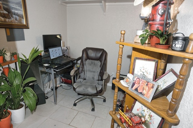 402 E Smith St, Brazoria, TX 77422 - office space with tile patterned floors