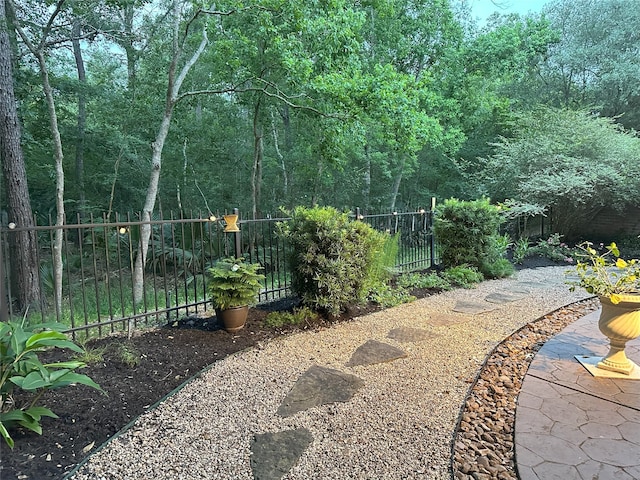 1302 Royal Sands Ln, Houston, TX 77345 - view of yard