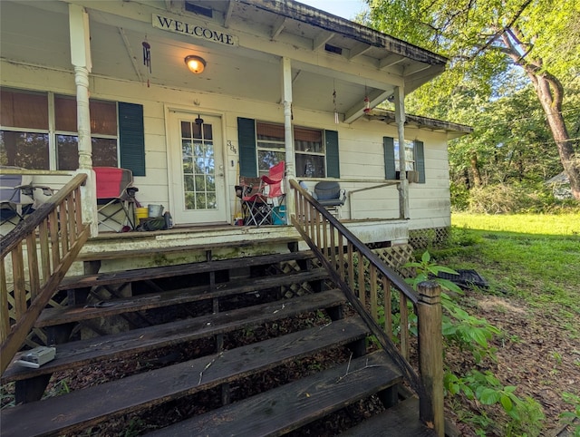 doorway to property with covered porch
