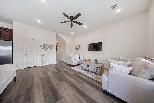 living room with dark wood-style flooring, ceiling fan, recessed lighting, baseboards, and visible vents