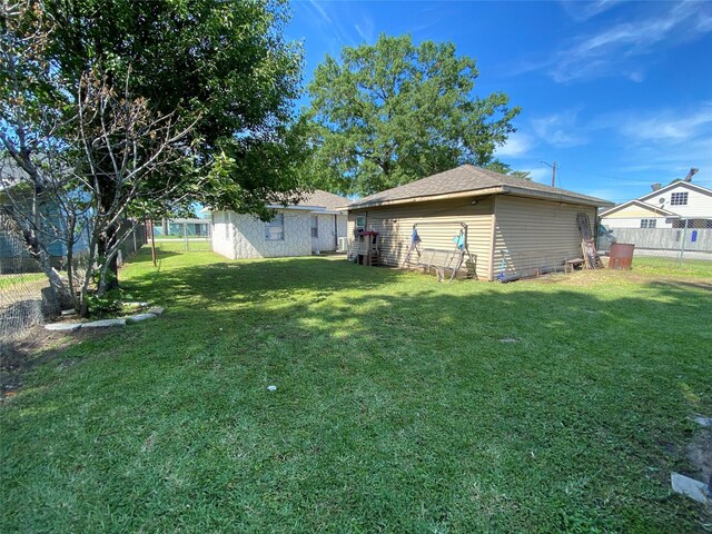 8038 Woodlyn Rd, Houston, TX 77028 - view of yard featuring fence