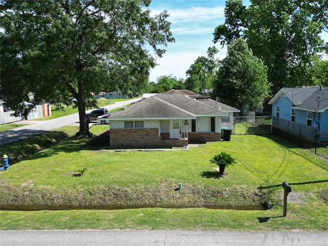 8038 Woodlyn Rd, Houston, TX 77028 - view of front facade featuring fence, roof with shingles, and a front lawn