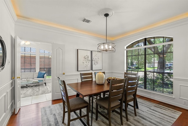 5514 Chase Hbr, Houston, TX 77041 - dining area with a decorative wall, crown molding, wood finished floors, a chandelier, and a raised ceiling