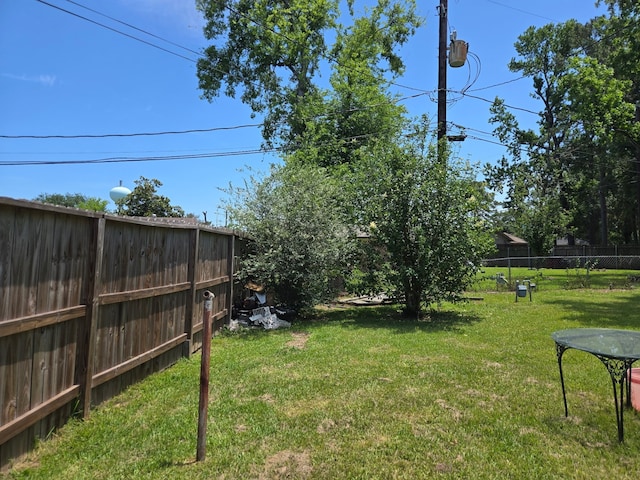 view of yard featuring a fenced backyard