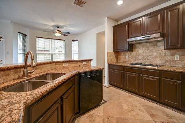 kitchen featuring a sink, backsplash, under cabinet range hood, visible vents, and black appliances