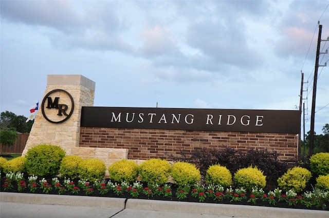 view of community / neighborhood sign