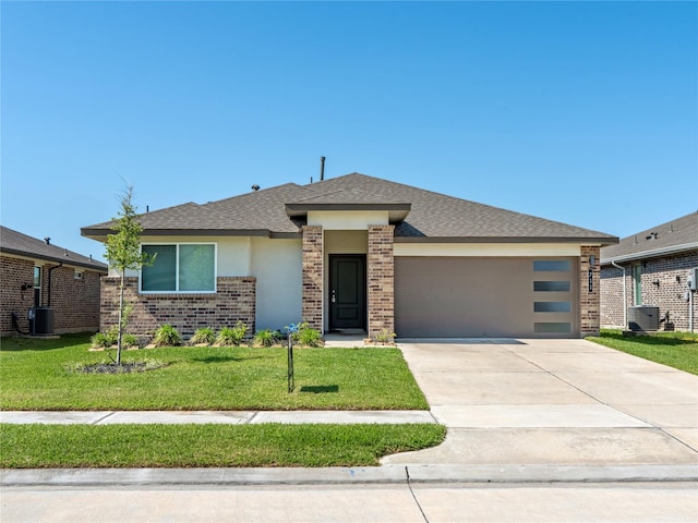 711 Boer Plains Dr, Rosharon, TX 77583 - prairie-style home featuring stucco siding, an attached garage, a front lawn, concrete driveway, and cooling unit