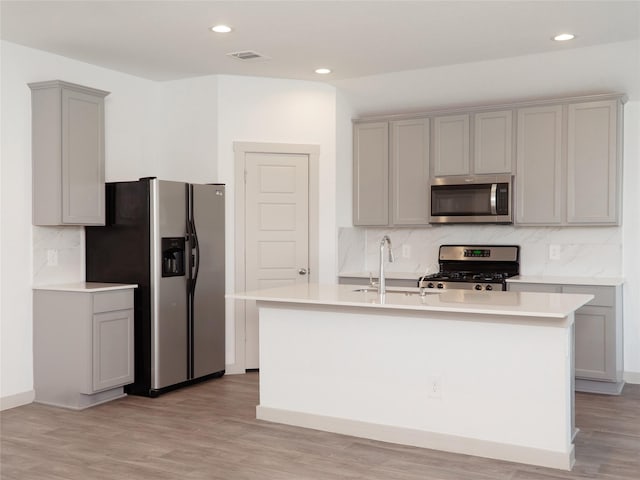 711 Boer Plains Dr, Rosharon, TX 77583 - kitchen with stainless steel appliances, gray cabinets, a sink, recessed lighting, and decorative backsplash