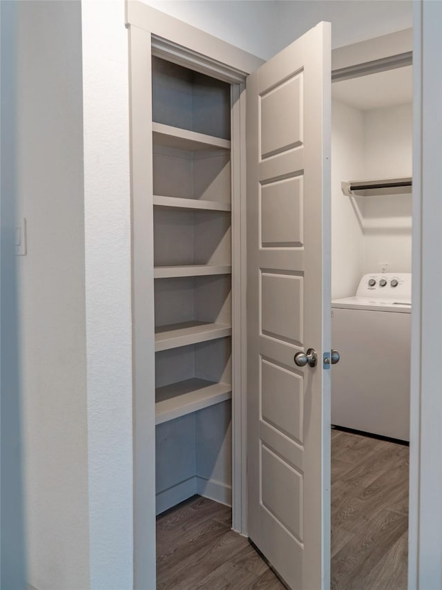 711 Boer Plains Dr, Rosharon, TX 77583 - closet featuring washer / dryer