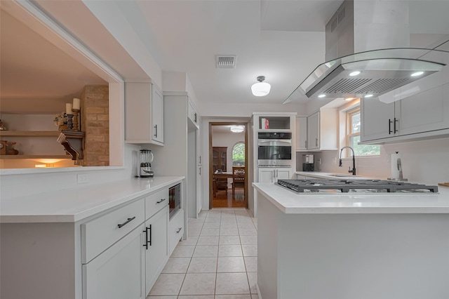 12622 Pine Bough Ln, Cypress, TX 77429 - kitchen with light countertops, range hood, a peninsula, and visible vents
