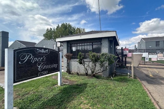 12500 Sandpiper Dr Unit 91, Houston, TX 77035 - community / neighborhood sign featuring fence and a gate