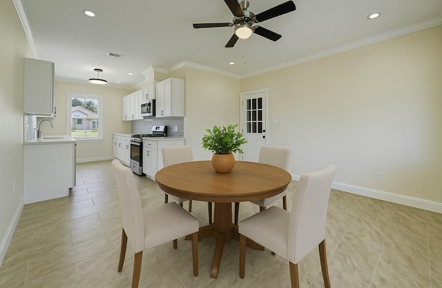 dining area with ceiling fan, crown molding, baseboards, and recessed lighting