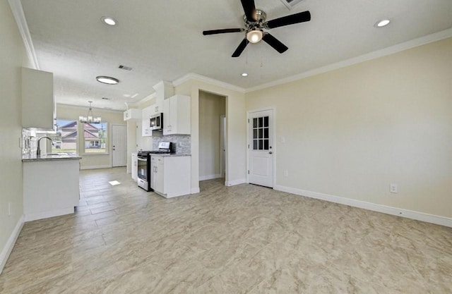 unfurnished living room featuring recessed lighting, baseboards, ornamental molding, visible vents, and ceiling fan with notable chandelier