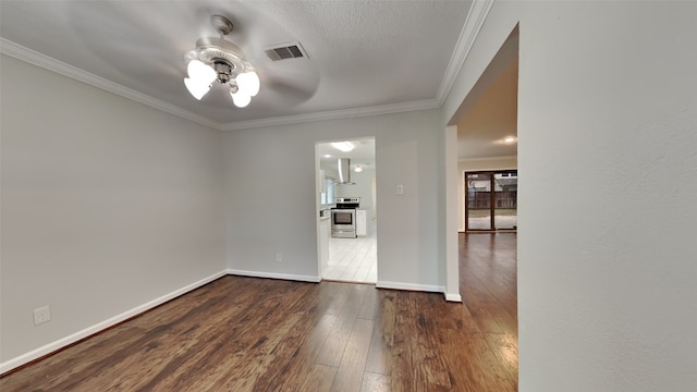 entryway with crown molding, a ceiling fan, baseboards, dark wood-type flooring, and visible vents