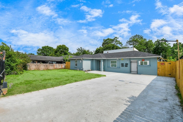 ranch-style house featuring fence private yard, a front yard, and concrete driveway