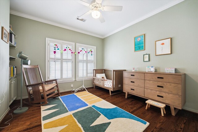 sitting room with wood finished floors, crown molding, ceiling fan, and baseboards