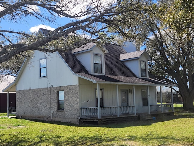 1783 River Valley Dr, Wharton, TX 77488 - view of side of property with a porch, a lawn, and a shingled roof